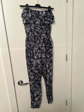 Vero Moda Black & White Floral Romper – Size Medium
